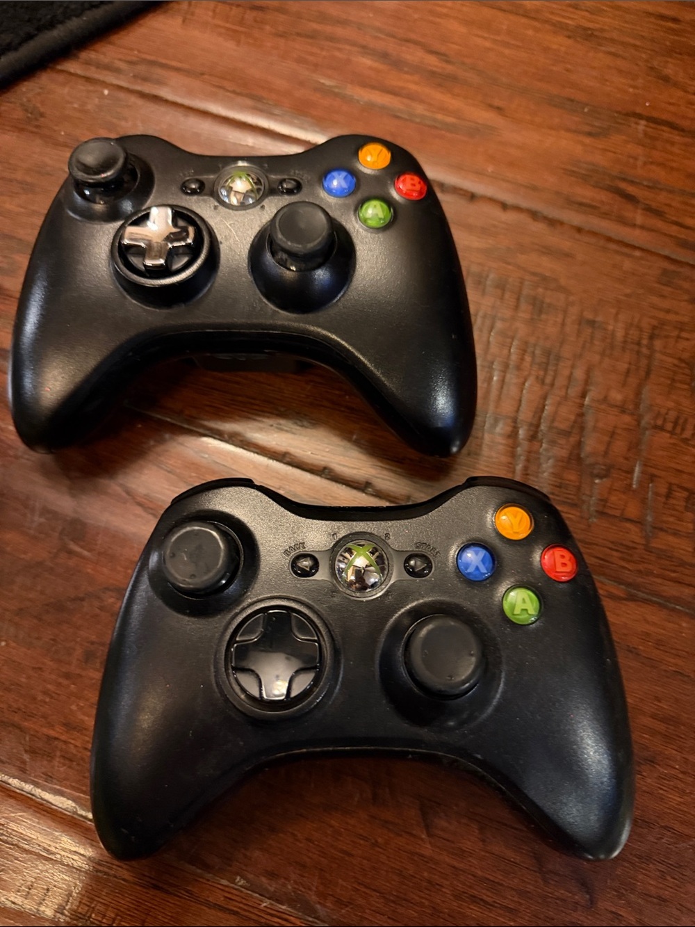 2 Xbox Wireless Controllers - Black